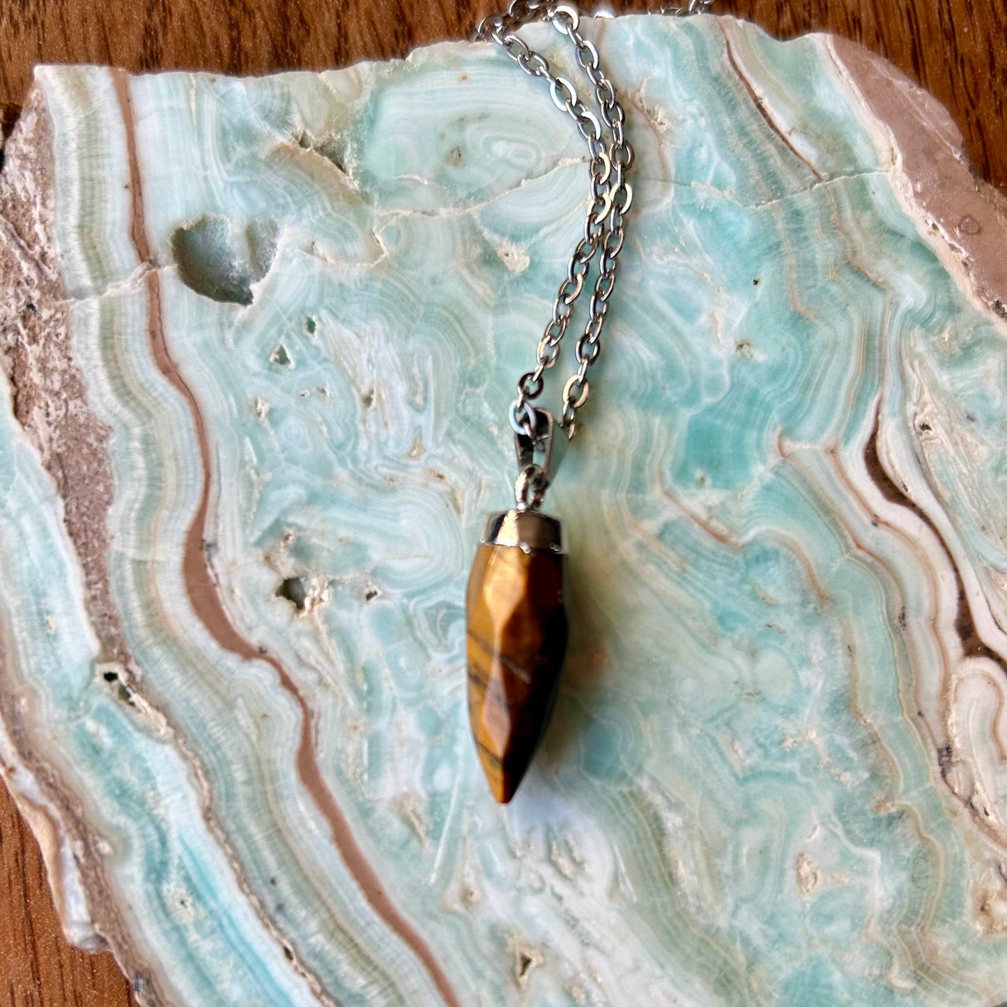 Necklace with a pendant on a piece of agate stone