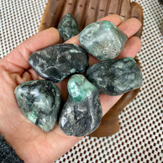 Emerald Tumbled stone